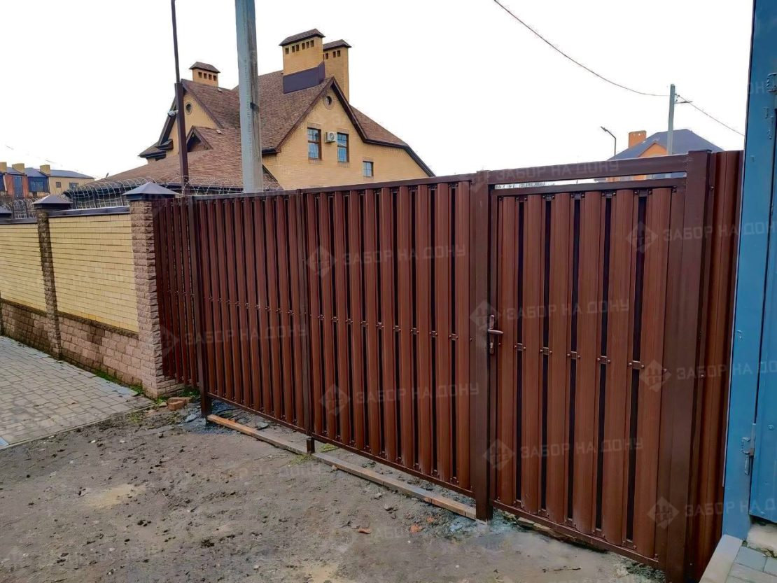 Распашные ворота из евроштакетника  в Северодонецке